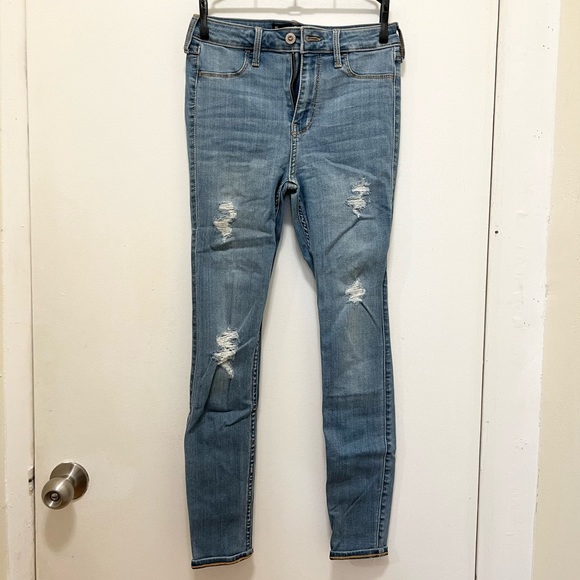 Hollister High-rise Ripped Light Wash Jean Jeggings - Picture 4 of 7